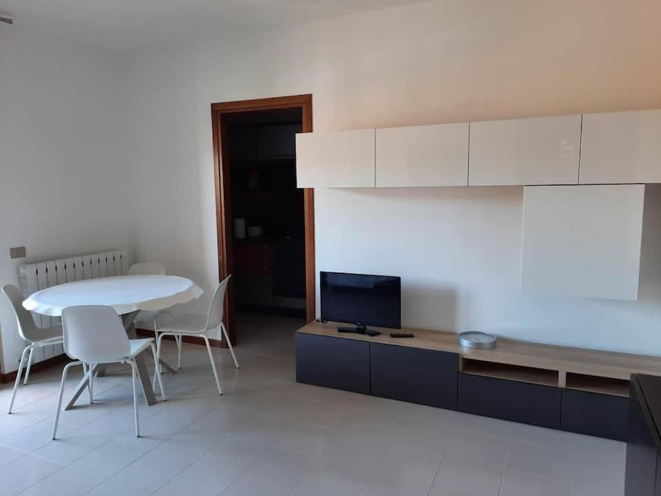 Appartamento Confortevole E Ben Servito San Mariano Buitenkant foto